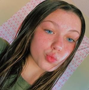 Meet your Posher, Chloe